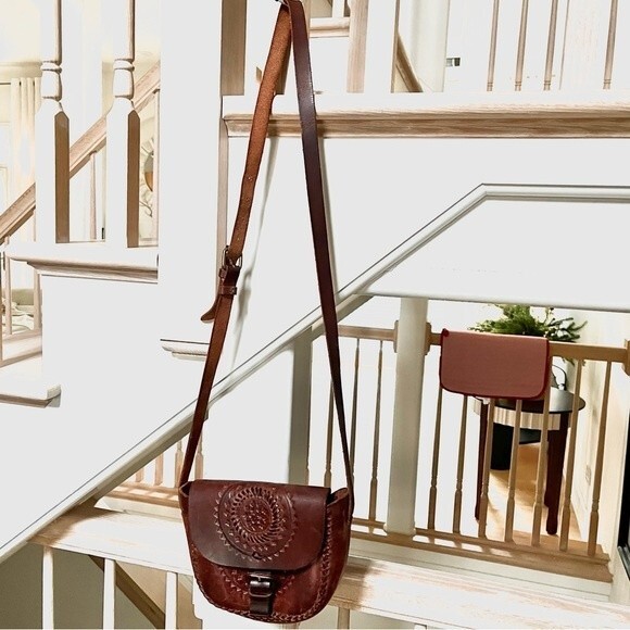 Handmade Vintage Tooled And Woven Leather Crossbody Bag in Deep Rich Brown - Picture 12 of 13